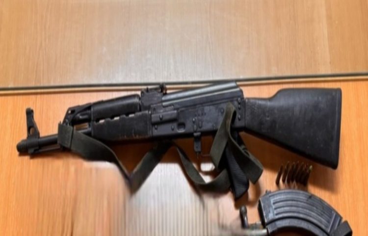 Arrestohet në Prishtinë, i gjenden drogë, armë dhe municion