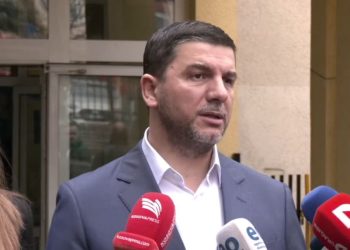 Krasniqi pas votimit: Është një ditë e mirë për Kosovën, ftoj qytetarët që të dalin të votojnë (VIDEO)