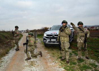 Ushtarët turq me armë kundër dronëve në kufirin Kosovë-Serbi