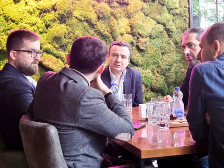 Kurti me turne vizitash, nga Çeku te Prebreza në Fushë Kosovë e më pas edhe te Meholli në Vushtrri