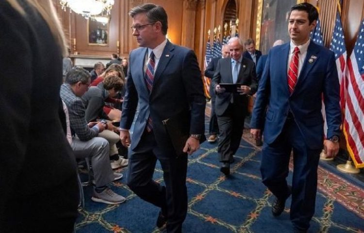 Senati miraton financimin e përkohshëm, hap rrugë për rihapjen e qeverisë