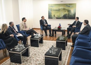 Kurti takon drejtuesit e Helvetas, temë edhe thellimi i bashkëpunimit