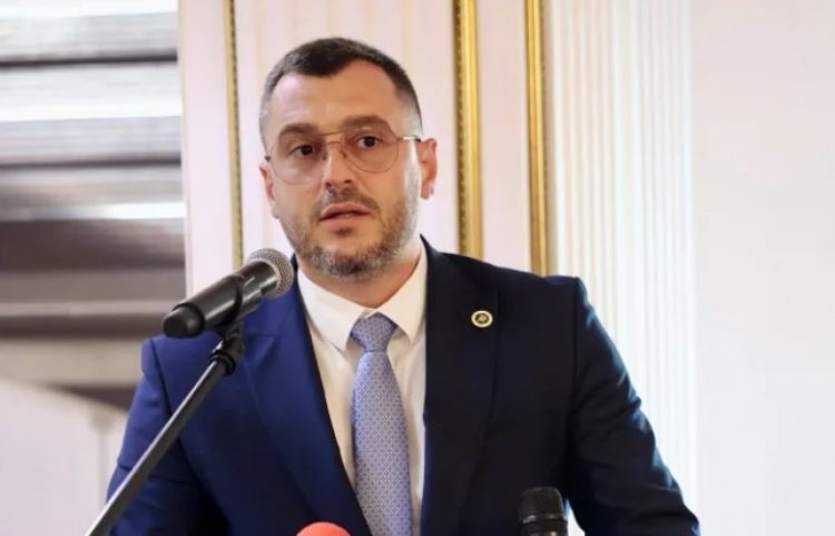 Besnik Krasniqi: AAK-ja duhet të shqyrtojë bashkëpunimin me LVV-në