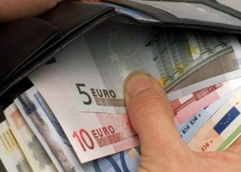 Qytetari i kthyen Policisë kuletën e gjetur me mbi 3 mijë euro