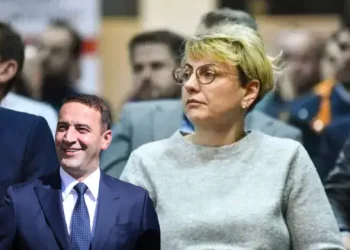 Mihali ia përmend Daut Haradinajt “vilën në Marigonë”: Kthehet aty, ngrohtë, me para plot