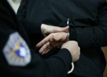 Arrestohen dy burra dhe një shtetase e Serbisë pasi kanosën zyrtarët policorë