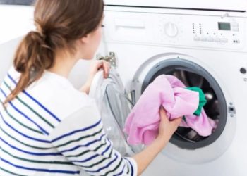 Pse duhet t’i lajmë rrobat pasi i blejmë?