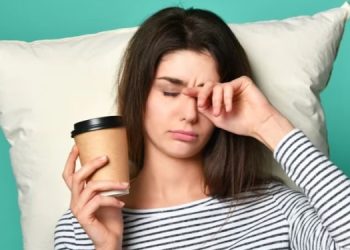 Pse disa njerëz ndihen të lodhur dhe të përgjumur edhe pasi pijnë kafe?