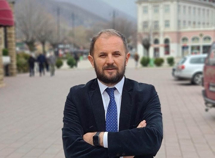 Gazmir Raci i reagon Abdixhikut