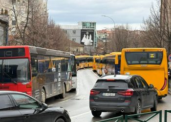 Operatorët privatë të prerë: Nuk i largojmë autobusët. Pikë!