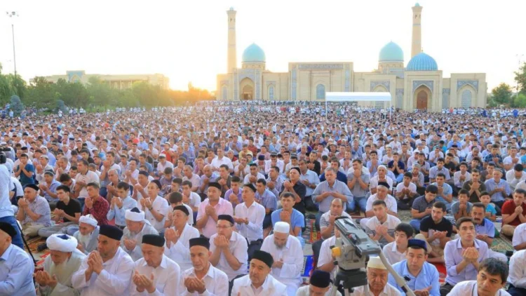 Thatësira kaplon Uzbekistanin, besimtarët të premten do të luten për shi