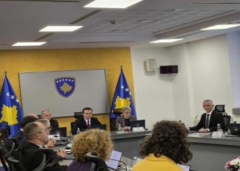 Qeveria ndan buxhetin për pagat e RTK-së, Kurti: Mjetet vijnë nga kursimet