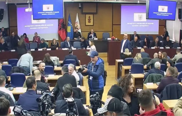 Kuvendi Komunal i Prishtinës miraton bartjen e mjeteve të 2024-s në 2025