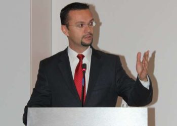 Ish këshilltari i Kadri Veselit i bashkohet LDK-së, Lumir Abdixhiku i thur lëvdata Gëzim Kasapollit për të kaluaren e tij politike