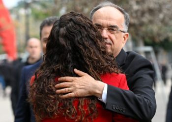 Kuq e Zi, përqafim i ngrohtë mes dy presidentëve Osmani e Begaj