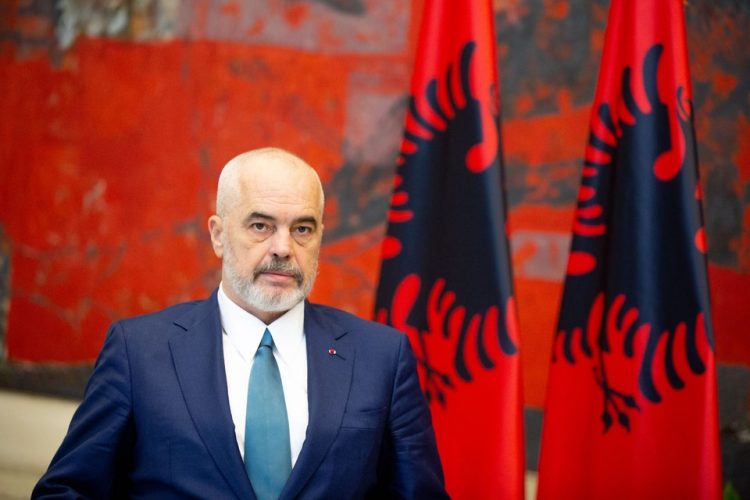 Edi Rama: Adem Jashari lindi në Ditën e Flamurit dhe u bë vetë flamur i sakrificës, lirisë dhe krenarisë kombëtare