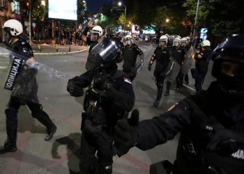 Serbi: Pranimi i dhunës bllokon demokratizimin