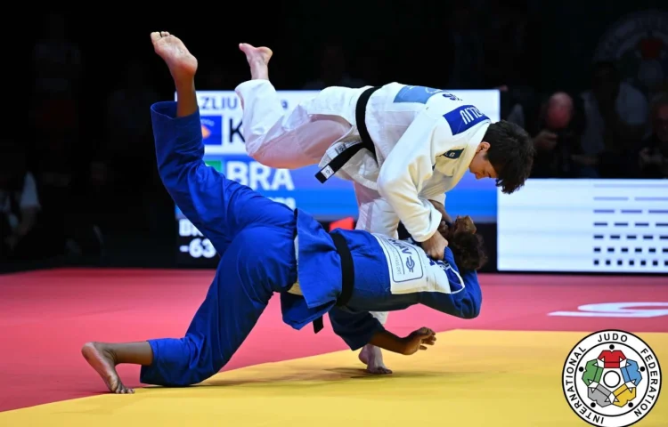 Laura një fitore larg medaljes