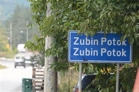 Bllokuan rrugën me kamion në Zubin Potok, policia interviston dy persona