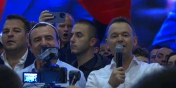 Albin Kurti shkon në Mitrovicën e Jugut për fitoren e Faton Pecit