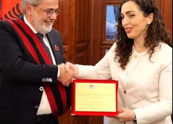 Osmani në Shkodër, kryebashkiaku publikon video me këngë të Shkurte Fejzës