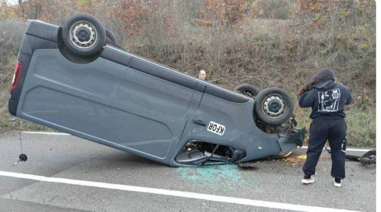 Veta*ksidentohet automjeti i KFOR-it amerikan në rrugën Mitrovicë-Jarinjë, tre të lë*nduar