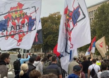 Parullat sho*viniste në Serbi: Shqiptarët fyhen njëlloj nga përkrahësit edhe kundërshtarët e pushtetit