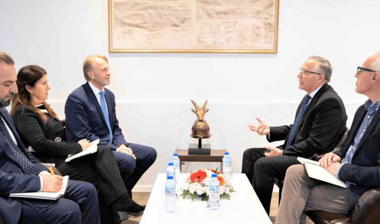 Ambasadori Orav uron Bedri Hamzën për zgjedhjen si kryetar i PDK-së