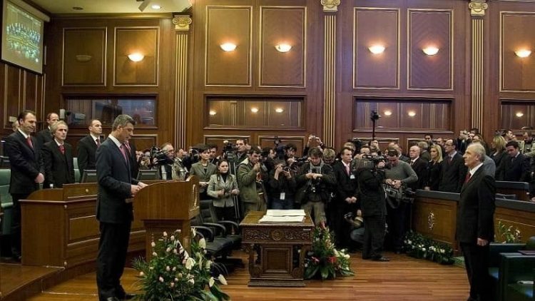 Hill: Thaçi më tha që nëse pranon marrëveshje pa pavarësi do të vr*itej