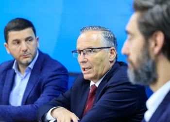 Hamza falënderon Memli Krasniqin për udhëheqjen, apelon për bashkim të partisë