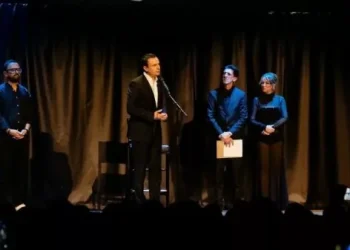 Kurti në festivalin e humorit në Zvicër: Numrat këtu i kam më mirë se në Kosovë (VIDEO)