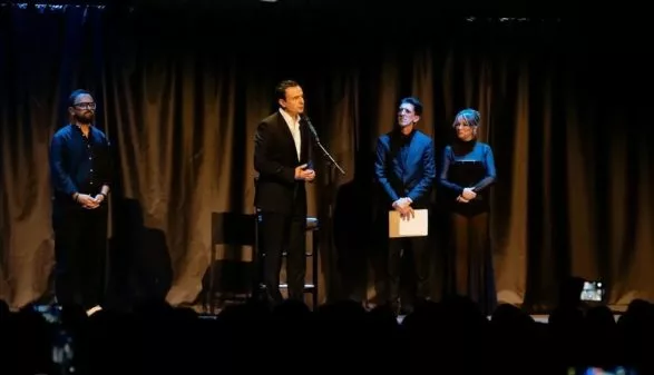 Kurti në festivalin e humorit në Zvicër: Numrat këtu i kam më mirë se në Kosovë (VIDEO)