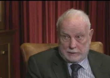 “UÇK-ja për ju ishin te*rroristë, për të tjerët luftëtarë të lirisë” – profesori britanik i përgjigjet gazetarit serb