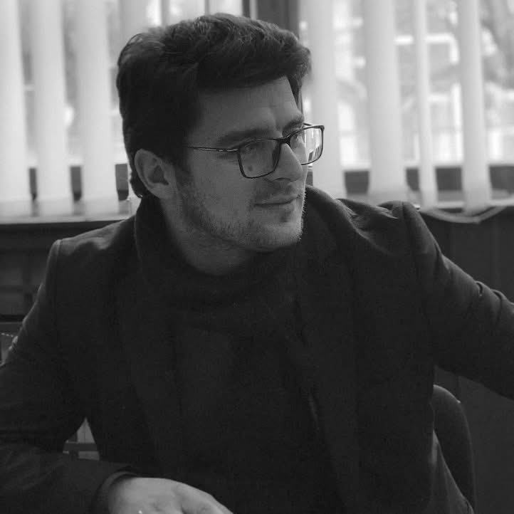 Fryma e munguar romantike dhe propaganda e gjallë ideologjike antikombëtare