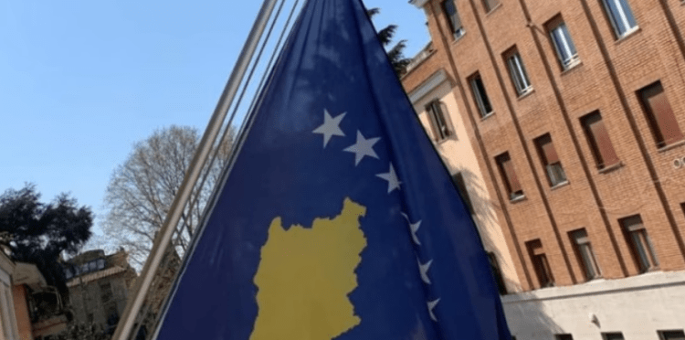 Ambasada e Kosovës në Paris do t’i ndërpres shërbimet konsullore për mbi 2 javë, del me njoftim