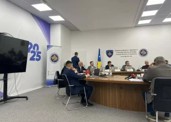 Anëtari boshnjak në KQZ, largohet nga mbledhja: Kandidimi i motrës së Donika Kadajt me koalicionin Vakat, uzurpon vendet e boshnjakëve