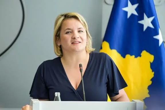 Zv.ministrja Gashi: Respektojmë qëndrimet e ambasadave, por vendimet për Listën Serbe i marrim vet