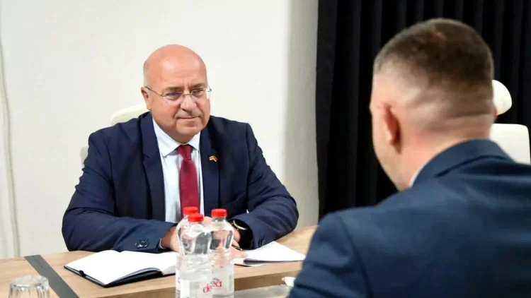 Rexhepi alarmon OSBE-në: Shqiptarët në Luginë përballen me bllokim fondesh, pasivizim adresash dhe krizë sigurie