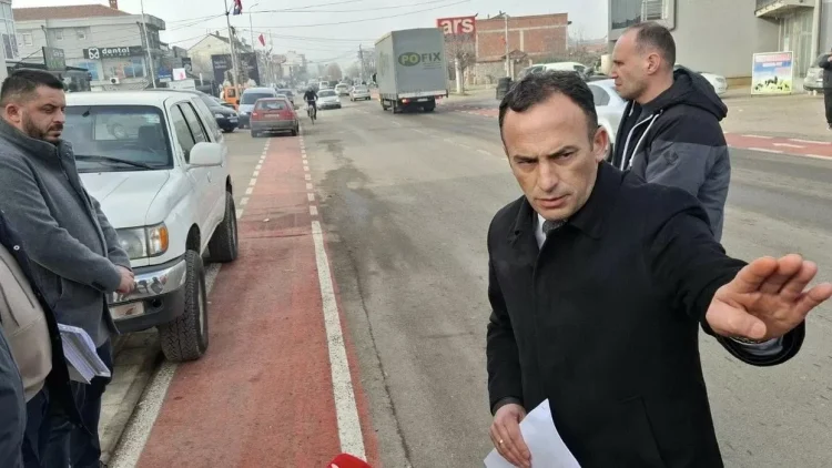 Obiliq – Halil Thaçi në krye të detyrës, del në terren për inspektim të punimeve në rrugën “Hasan Prishtina”