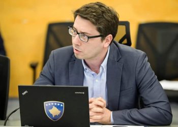 Ministri Murati reagon ashpër ndaj “lajmeve të rreme”: Paga e 13-të është në buxhetin 2026, por opozita nuk e votoi