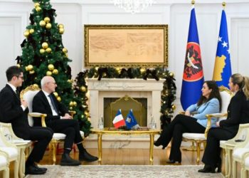 Osmani bisedon me Guerot për marrjen e detyrave nga kryetarët e rinj në Veri, i kërkon heqjen e masave ndaj Kosovës