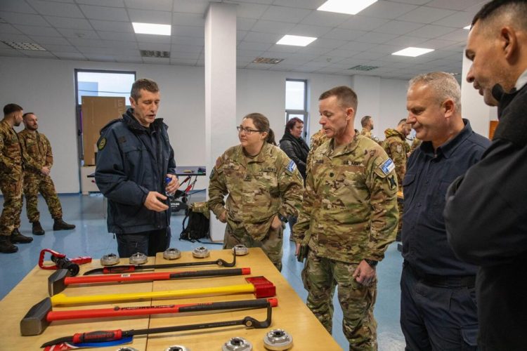 KFOR-i dhuron pajisje për Departamentin e Zjarrfikësve të Prishtinës