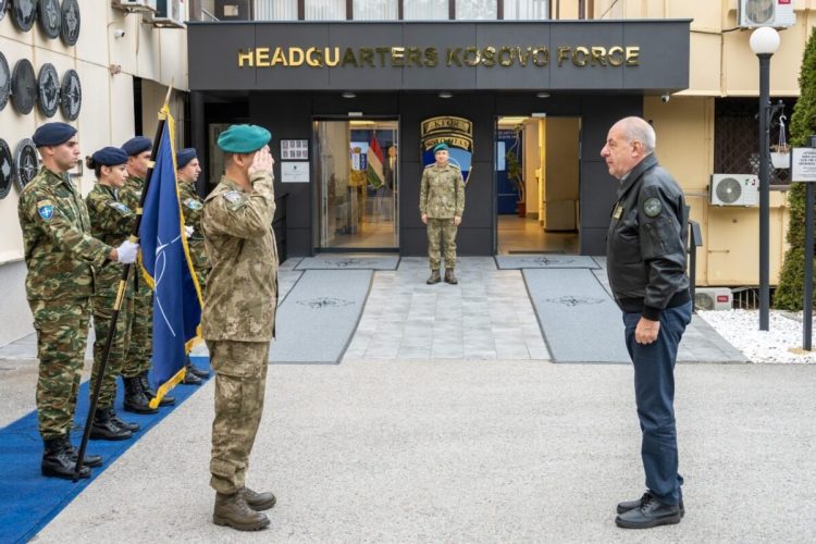 Presidenti i Hungarisë së pari takohet me komandantin e KFOR-it, merr një përditësim mbi situatën e sigurisë në Kosovë