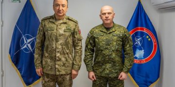Situata e sigurisë, komandanti i KFOR-it takon kreun e FSK-së