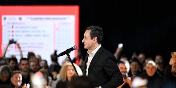 Kurti “punëson” gjyshërit: Nga 100 euro shtesë për ata që kujdesën për nipat e mbesat