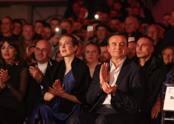 Kurti krah bashkëshortes së tij shpalos projektet e reja për Podujevën