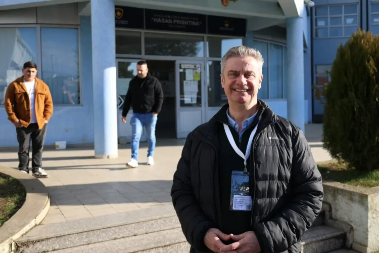 Hargreaves vëzhgon zgjedhjet: Ende ka kohë për të votuar!