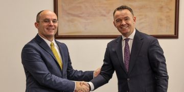 Faton Peci lë postin e ministrit falënderon Kurtin dhe fermerët