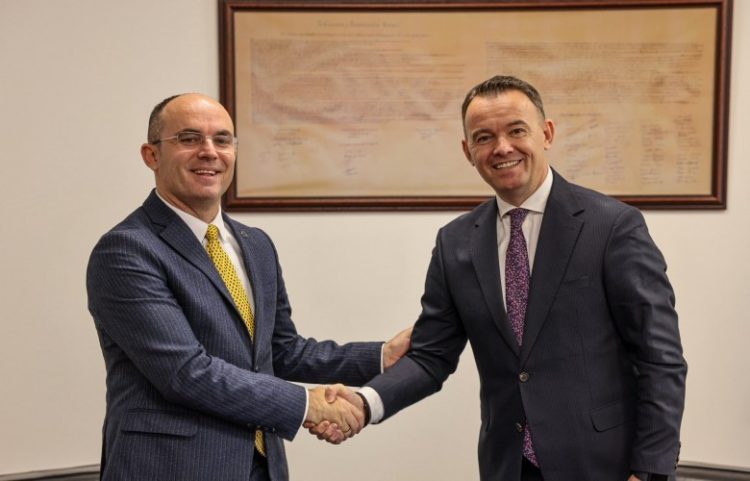 Faton Peci lë postin e ministrit falënderon Kurtin dhe fermerët