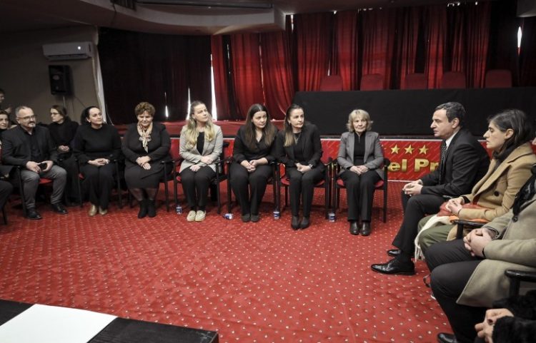 Kurti vizitoi për ngushëllime familjen Bllaca